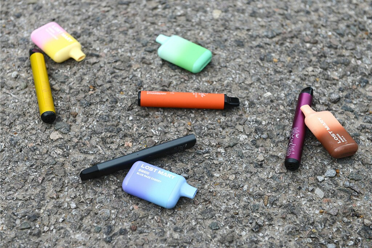How do UK shoppers choose between 600,4000 and 9000 puffs of disposable vapes based on budget, usage, and waste?